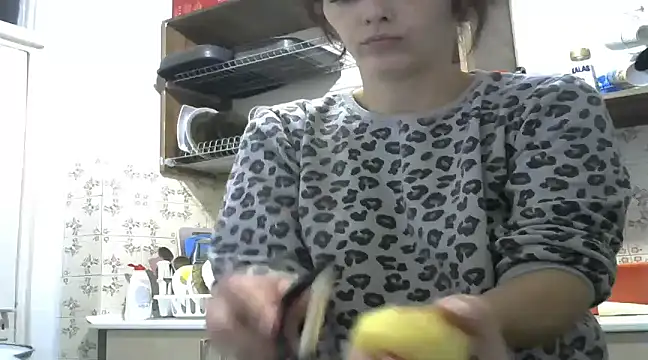 Snapshot of SexxyLety chatting on 12.22.24 SexxyLety online show from 12.22.24