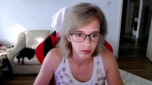 Snapshot of SexxyLety chatting on 09.10.25 SexxyLety online show from 09.10.25