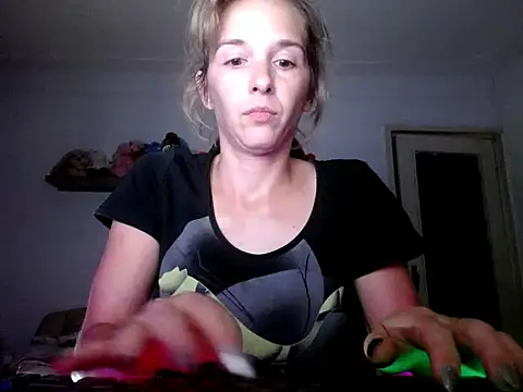 Snapshot of SexxyLety chatting on 09.13.25 SexxyLety online show from 09.13.25