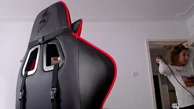 Snapshot of SexxyLety chatting on 09.18.25 SexxyLety online show from 09.18.25