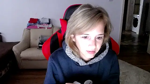 Snapshot of SexxyLety chatting on 09.19.25 SexxyLety online show from 09.19.25