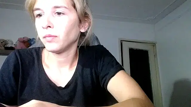 Snapshot of SexxyLety chatting on 09.20.25 SexxyLety online show from 09.20.25