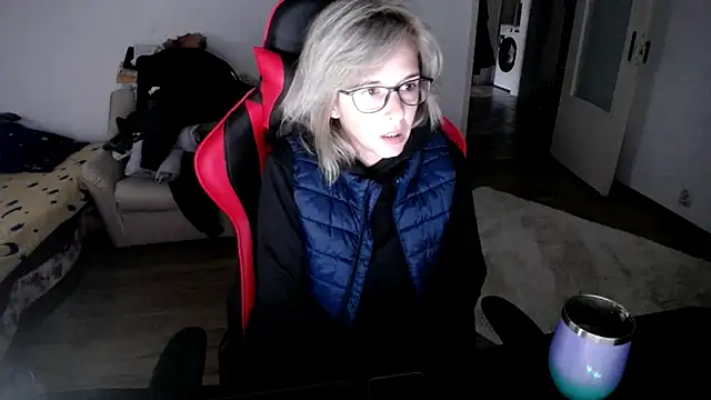 Snapshot of SexxyLety chatting on 10.01.25 SexxyLety online show from 10.01.25