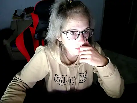 Snapshot of SexxyLety chatting on 10.01.25 SexxyLety online show from 10.01.25