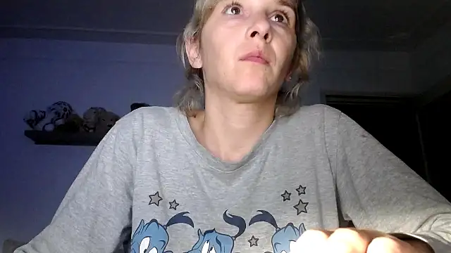 Snapshot of SexxyLety chatting on 10.11.25 SexxyLety online show from 10.11.25