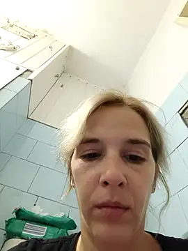 Snapshot of SexxyLety chatting on 10.13.25 SexxyLety online show from 10.13.25