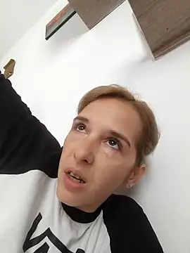 Snapshot of SexxyLety chatting on 10.15.25 SexxyLety online show from 10.15.25