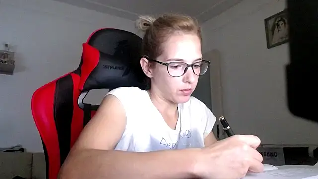 Snapshot of SexxyLety chatting on 10.15.25 SexxyLety online show from 10.15.25