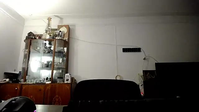 Snapshot of SexxyLety chatting on 10.27.25 SexxyLety online show from 10.27.25