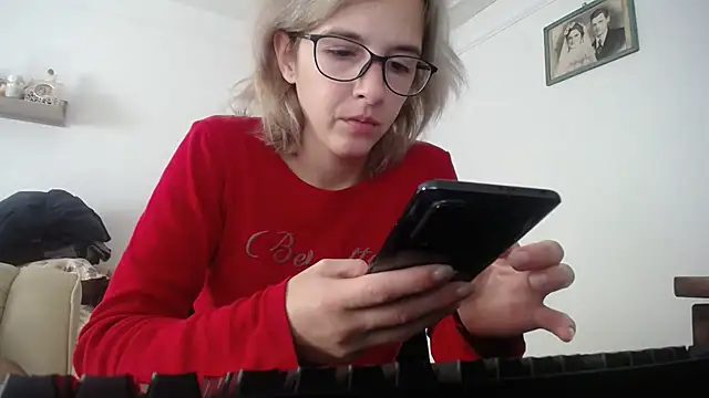 Snapshot of SexxyLety chatting on 10.30.25 SexxyLety online show from 10.30.25