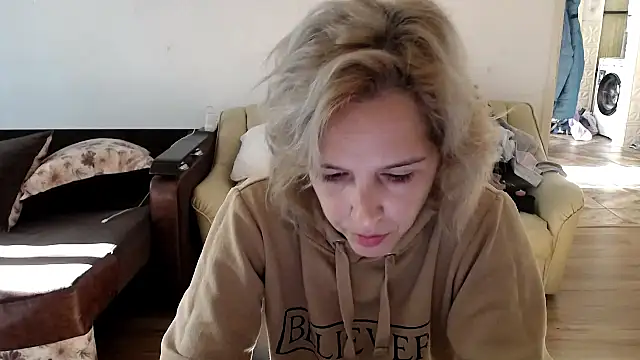 Snapshot of SexxyLety chatting on 11.03.25 SexxyLety online show from 11.03.25