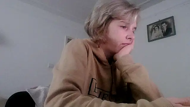 Snapshot of SexxyLety chatting on 11.04.25 SexxyLety online show from 11.04.25