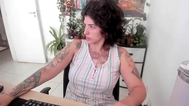 Snapshot of TaliMajesty chatting on 10.03.25 TaliMajesty online show from 10.03.25