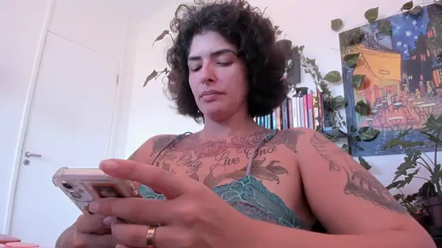 Snapshot of TaliMajesty chatting on 10.28.25 TaliMajesty online show from 10.28.25