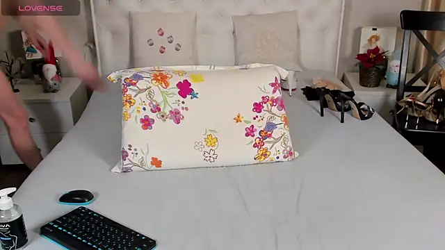 EvelinaX online show from 12.22.24