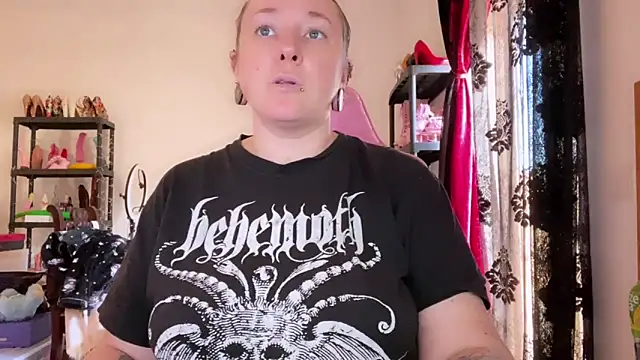 kisicaxx online show from 12.22.25