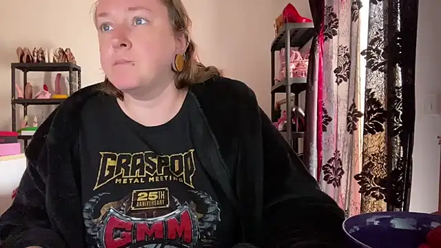 kisicaxx online show from 04.12.26