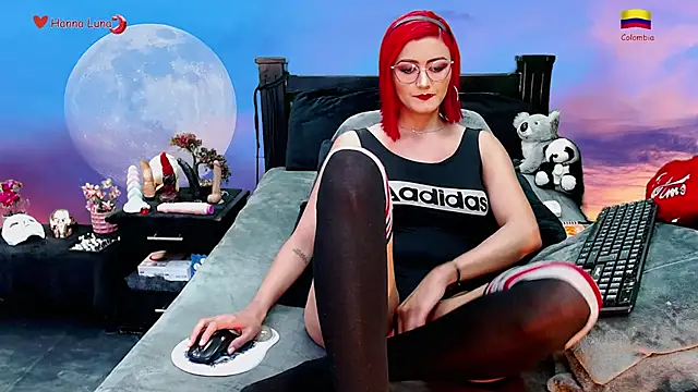 Hanna Luna online show from 11.26.25