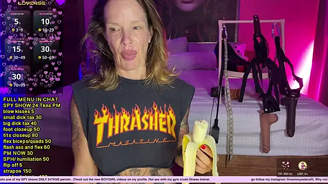 Snapshot of mommyselenafit_ chatting on 11.09.25 mommyselenafit online show from 11.09.25