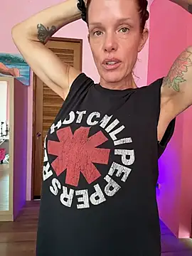 Snapshot of mommyselenafit_ chatting on 04.26.26 mommyselenafit online show from 04.26.26