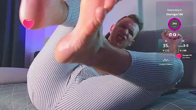 Snapshot of S3Xyes chatting on 10.07.25 S3Xyes online show from 10.07.25