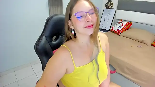 LEYNABRAUN online show from 01.03.25