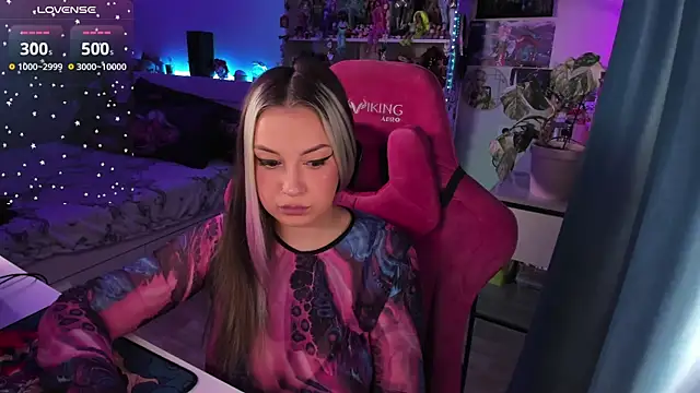 ChloeKohaku online show from 12.18.24