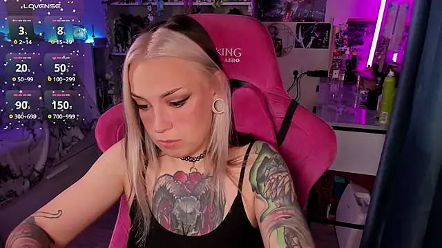 ChloeKohaku online show from 10.13.25