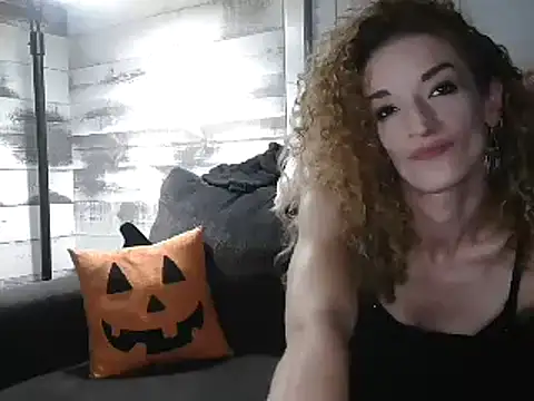 Snapshot of AshleyRain chatting on 10.05.25 AshleyRain online show from 10.05.25