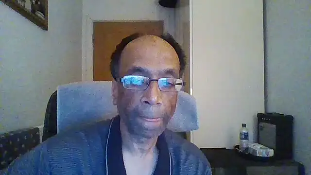 Snapshot of rauncher1 chatting on 10.13.25 rauncher1 online show from 10.13.25