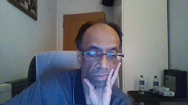 Snapshot of rauncher1 chatting on 10.15.25 rauncher1 online show from 10.15.25