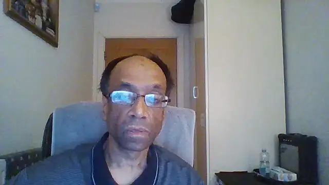 Snapshot of rauncher1 chatting on 10.21.25 rauncher1 online show from 10.21.25