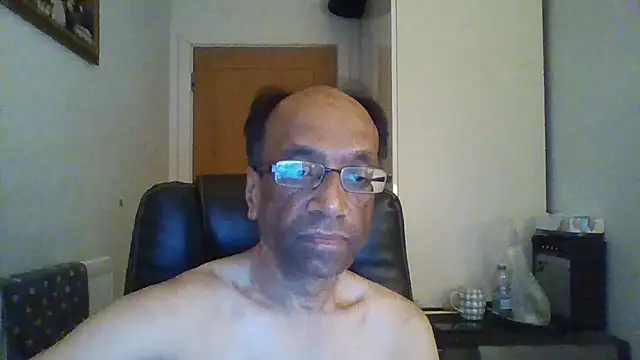 Snapshot of rauncher1 chatting on 10.28.25 rauncher1 online show from 10.28.25