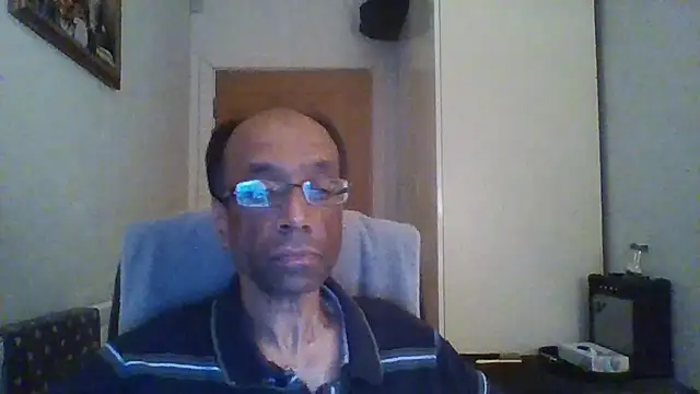 Snapshot of rauncher1 chatting on 11.08.25 rauncher1 online show from 11.08.25