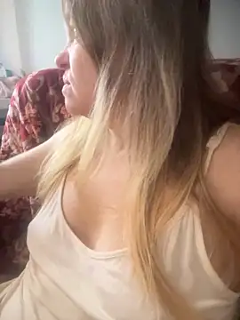 Snapshot of Susanel chatting on 10.09.25 Susanel online show from 10.09.25