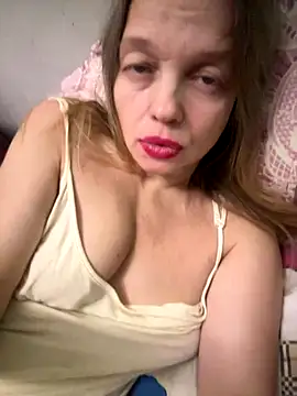 Snapshot of Susanel chatting on 10.25.25 Susanel online show from 10.25.25