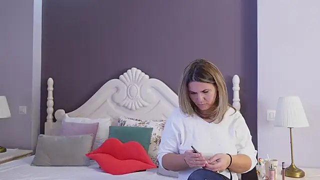 FeliciaKrige online show from 02.24.25