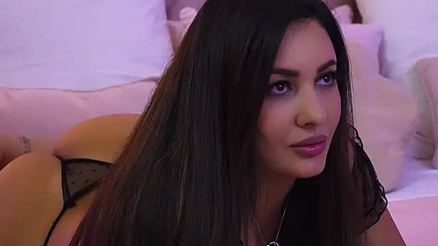 YaaraCollins online show from 11.06.25