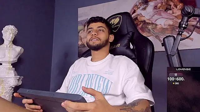 Snapshot of alessandro_duty chatting on 12.04.24 alessandro duty online show from 12.04.24