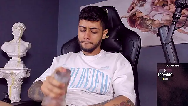 Snapshot of alessandro_duty chatting on 12.05.24 alessandro duty online show from 12.05.24