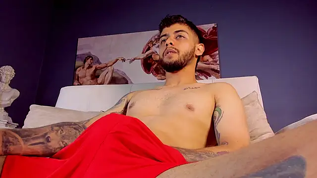 Snapshot of alessandro_duty chatting on 12.20.24 alessandro duty online show from 12.20.24