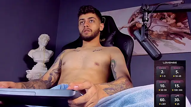 Snapshot of alessandro_duty chatting on 01.16.25 alessandro duty online show from 01.16.25