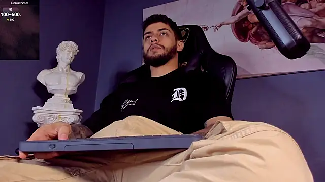 Snapshot of alessandro_duty chatting on 02.12.25 alessandro duty online show from 02.12.25