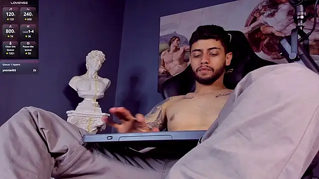 Snapshot of alessandro_duty chatting on 02.22.25 alessandro duty online show from 02.22.25