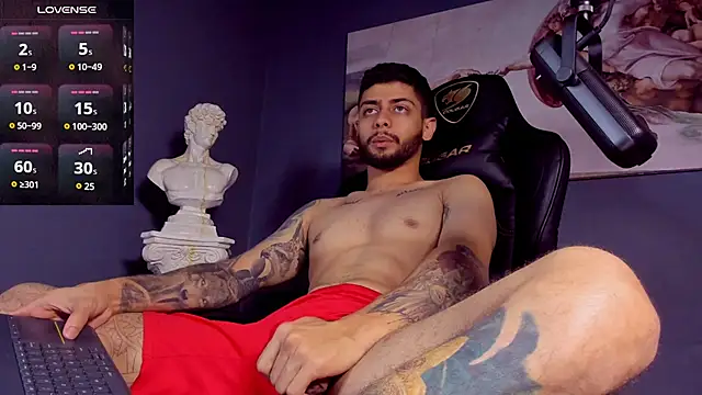 Snapshot of alessandro_duty chatting on 03.12.25 alessandro duty online show from 03.12.25