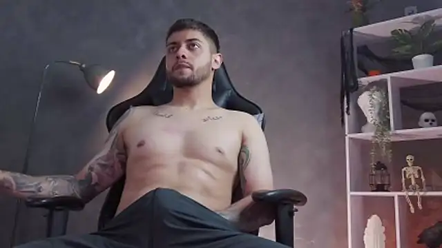 Snapshot of alessandro_duty chatting on 10.26.25 alessandro duty online show from 10.26.25