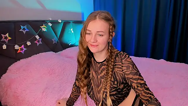 Snapshot of SweetMilkis chatting on 12.21.24 SweetMilkis online show from 12.21.24