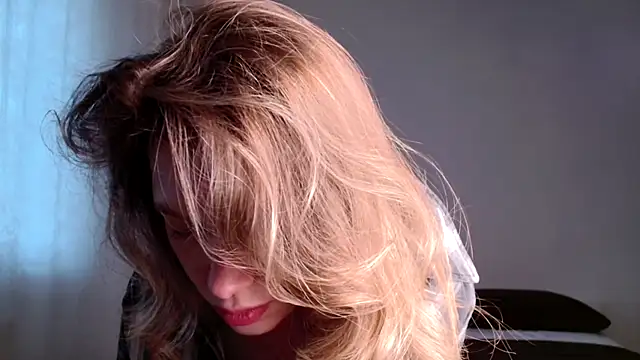 Snapshot of Milky___Way chatting on 09.17.25 Milky Way online show from 09.17.25