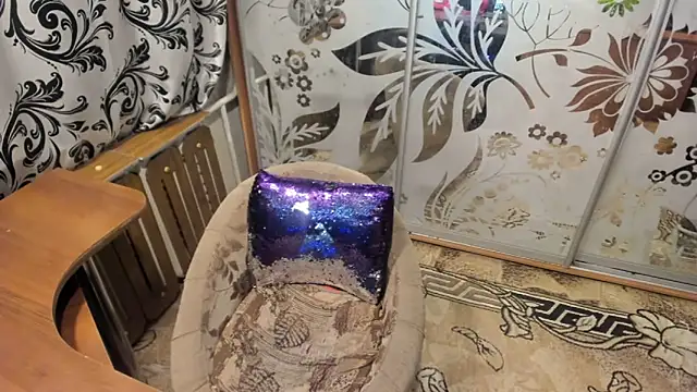 Snapshot of EVILENSA chatting on 12.31.24 EVILENSA online show from 12.31.24