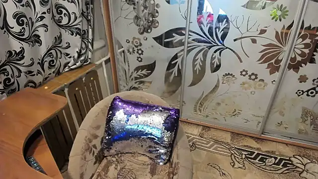 Snapshot of EVILENSA chatting on 02.05.25 EVILENSA online show from 02.05.25